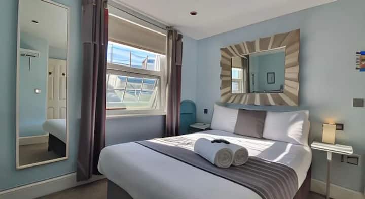 Joy 7 - Standard Double Ensuite - Brighton