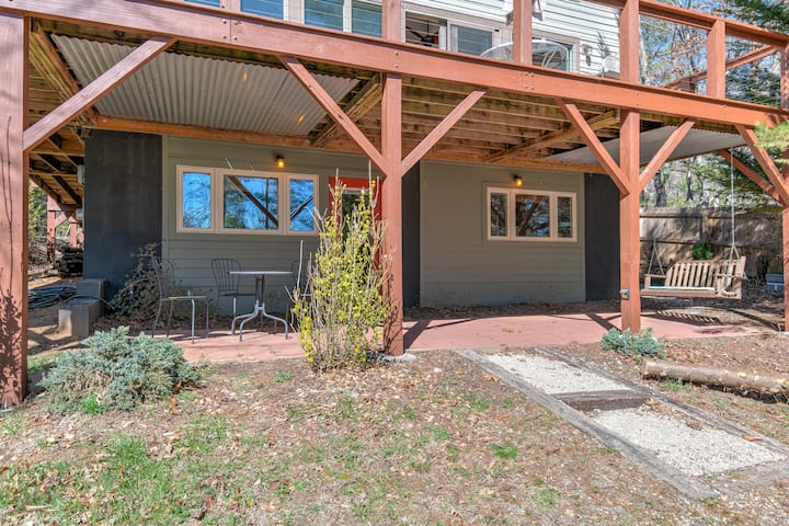 Clean And Cozy Country Garden Getaway With Hot Tub - Asheville, NC