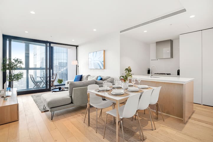 Live Luxe | 3BR Apt w/ City Views, Parking & Gym