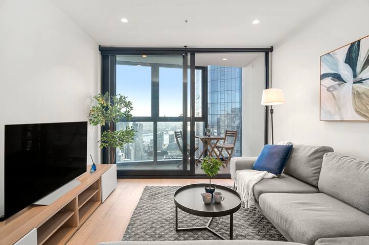 Live Luxe | 3BR Apt w/ City Views, Parking & Gym