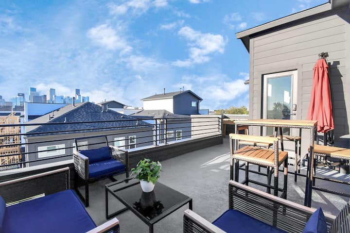 Skyline Views & Luxury Living;budget Downtown Stay - Houston, TX