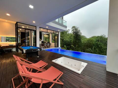 Villa Amethyst M-08 Dago 5 BR With Private Pool
