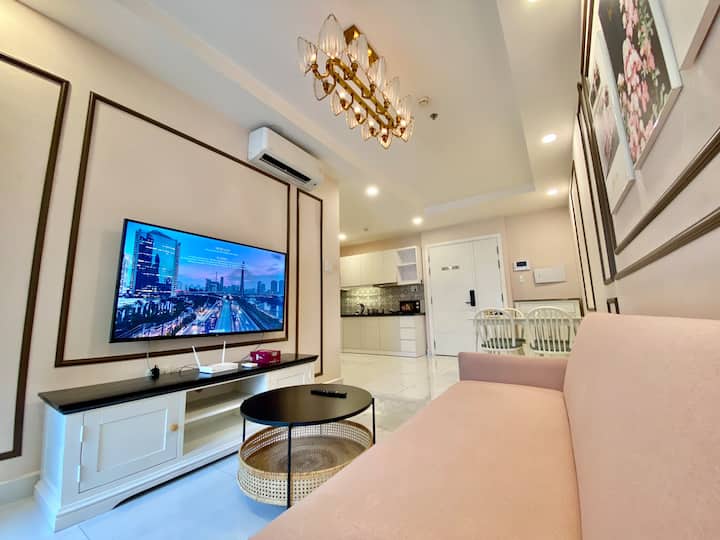 Rare Find-charming 3br Unit For Travelers In Cbd - Ho Chi Minh City