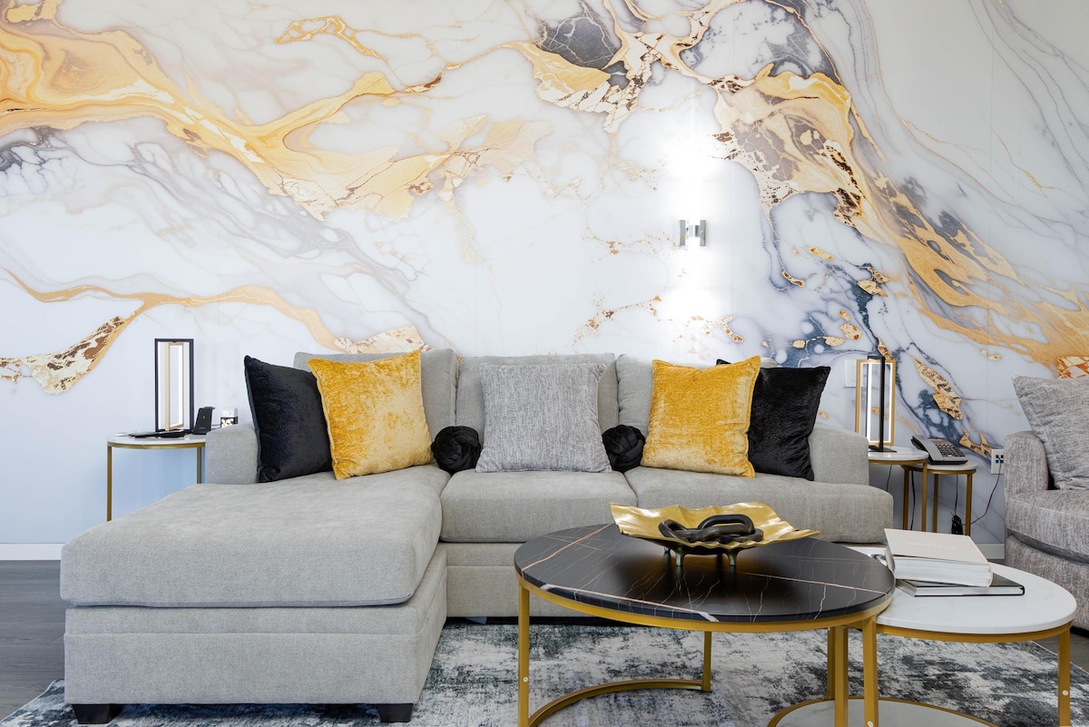 Ultra Modern Vegas Suite