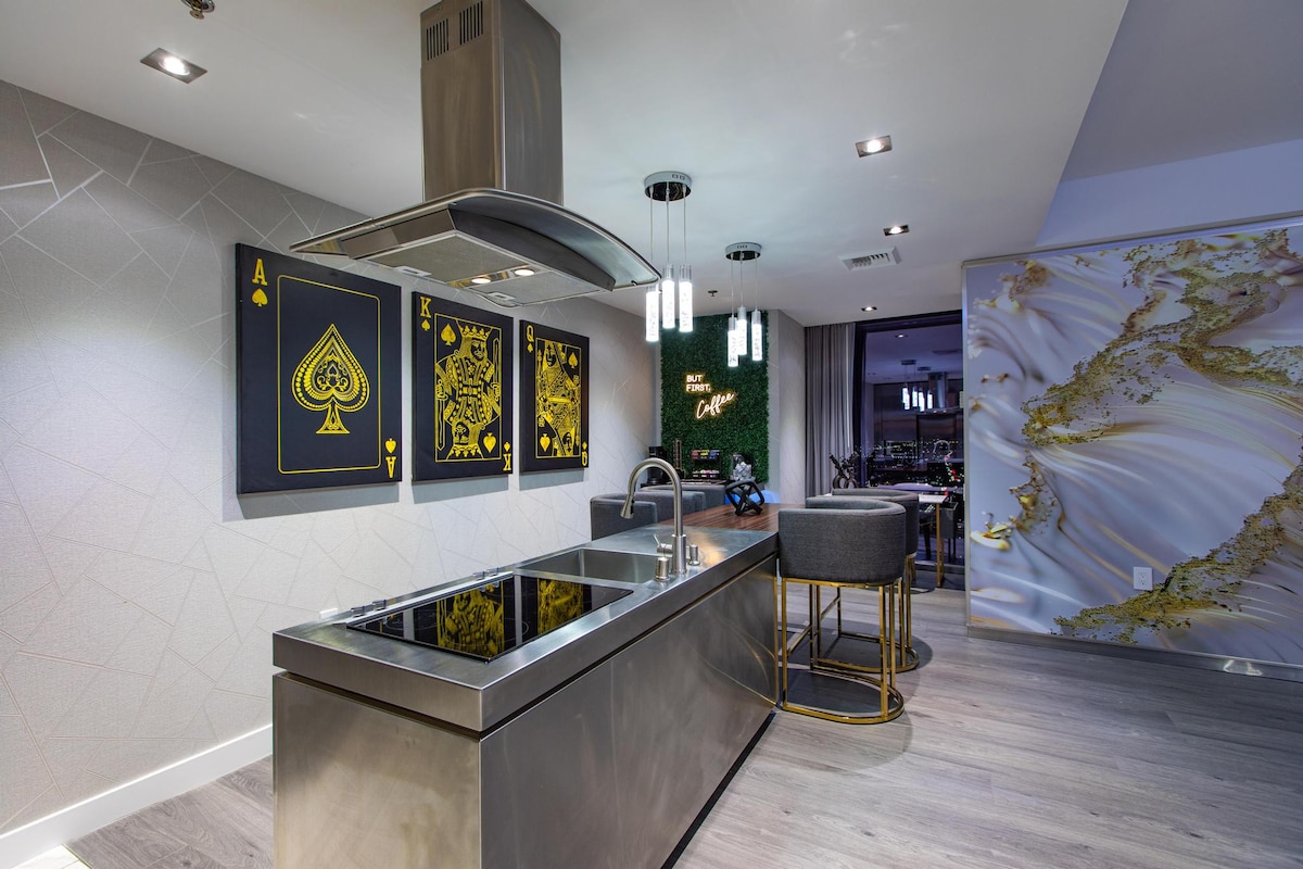 Ultra Modern Vegas Suite