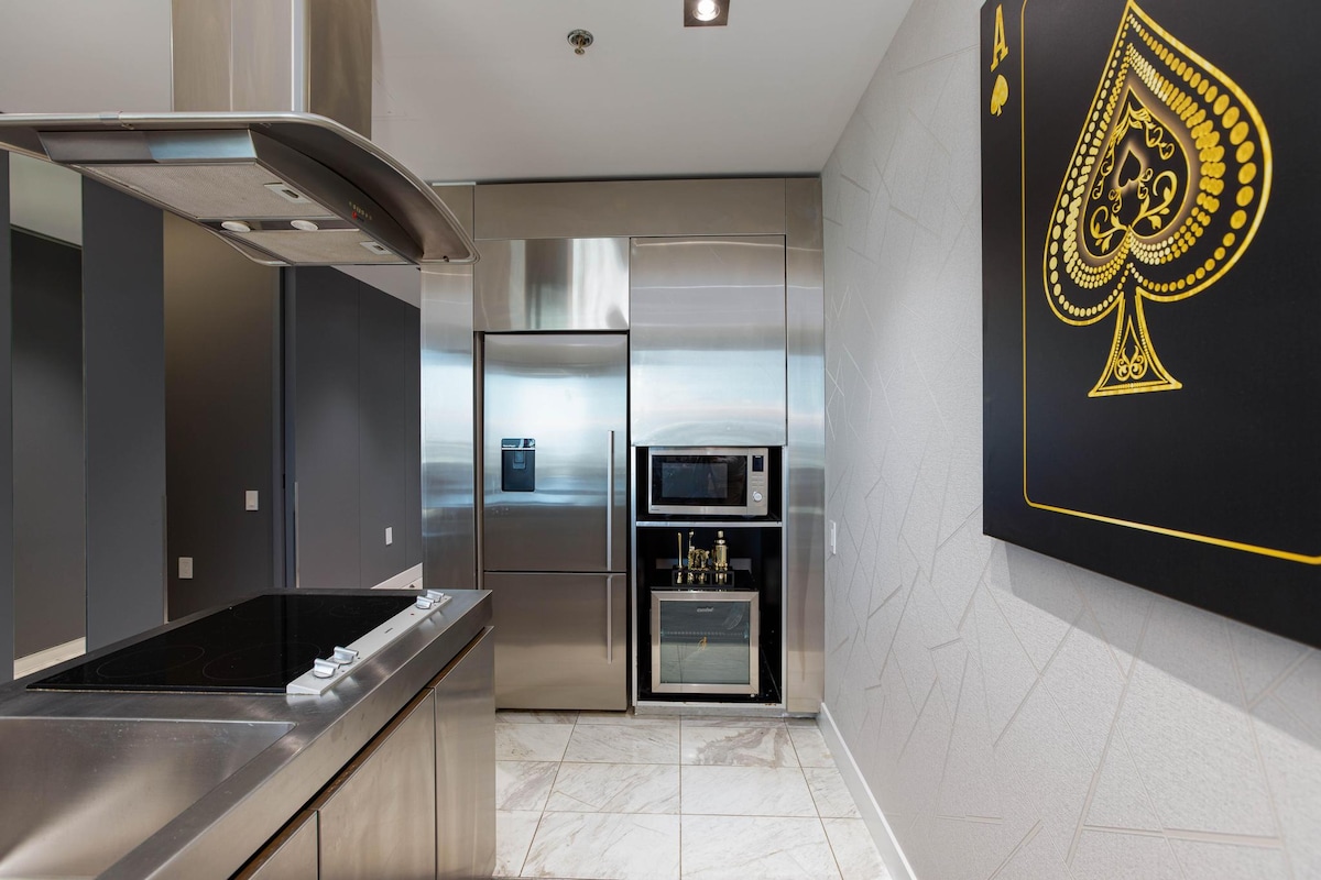 Ultra Modern Vegas Suite