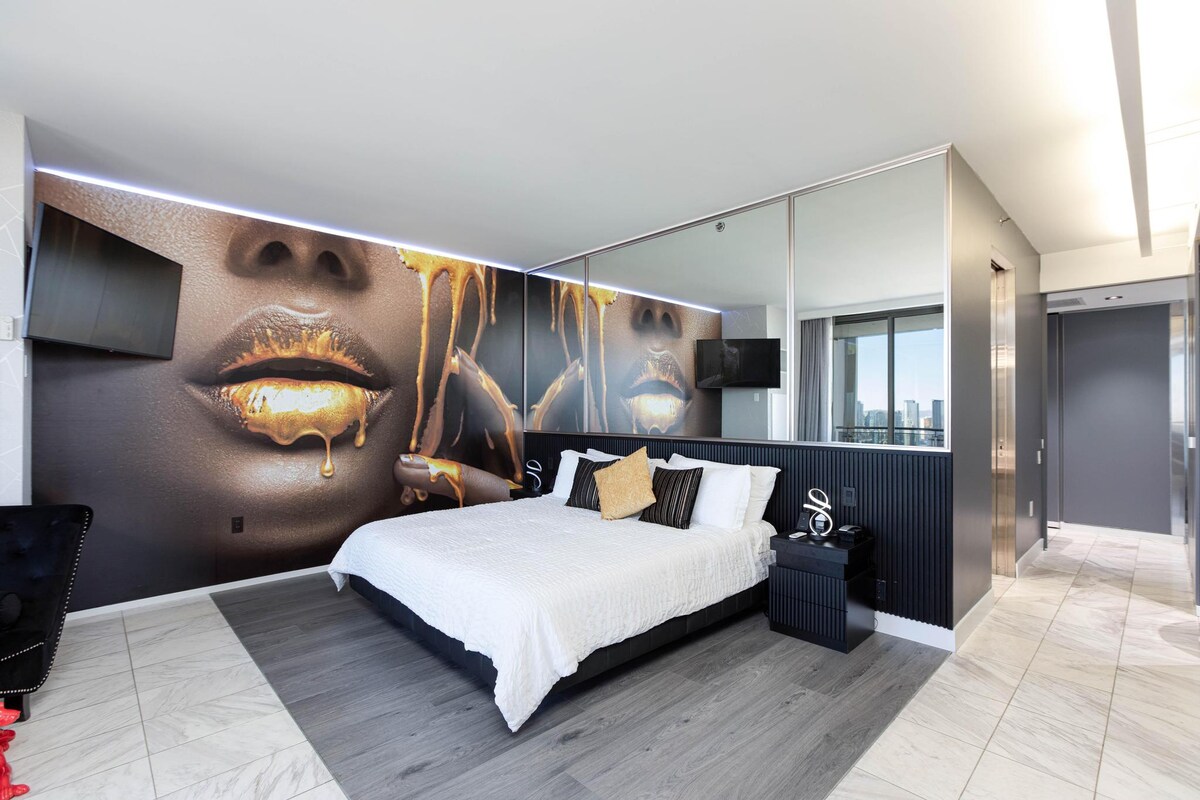 Ultra Modern Vegas Suite