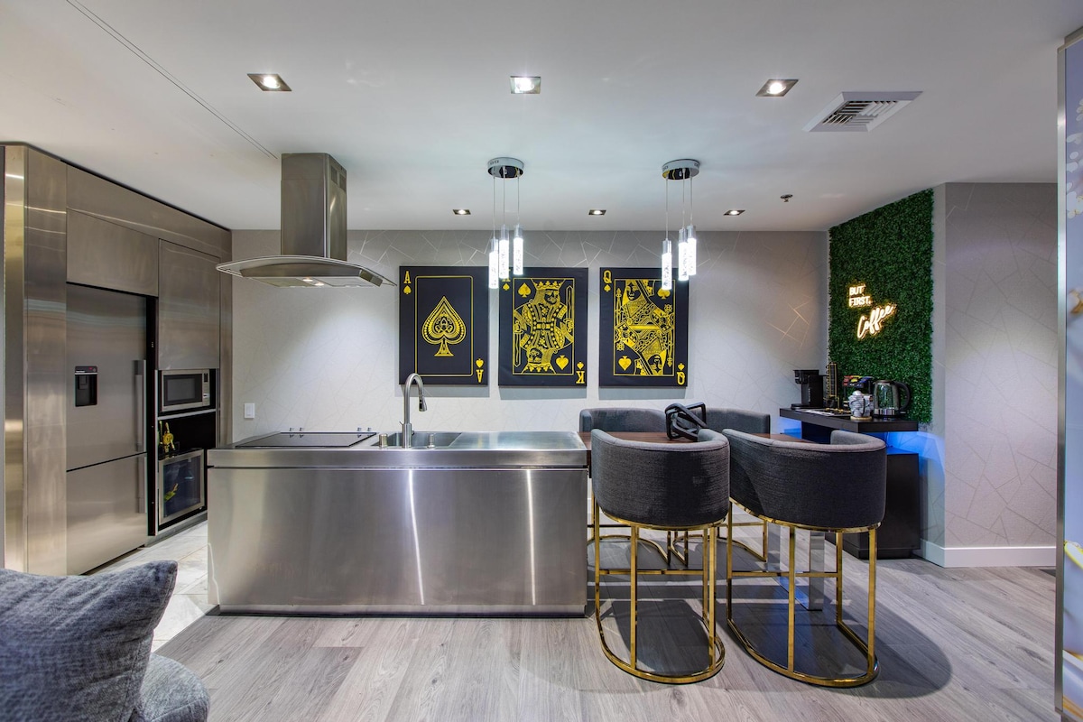 Ultra Modern Vegas Suite