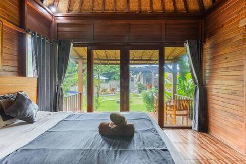 Cabin with Stunning Views of Mount Batur