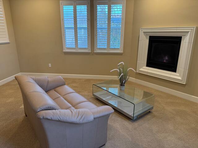 Morgan Hill Mini Mansion gallery image 4