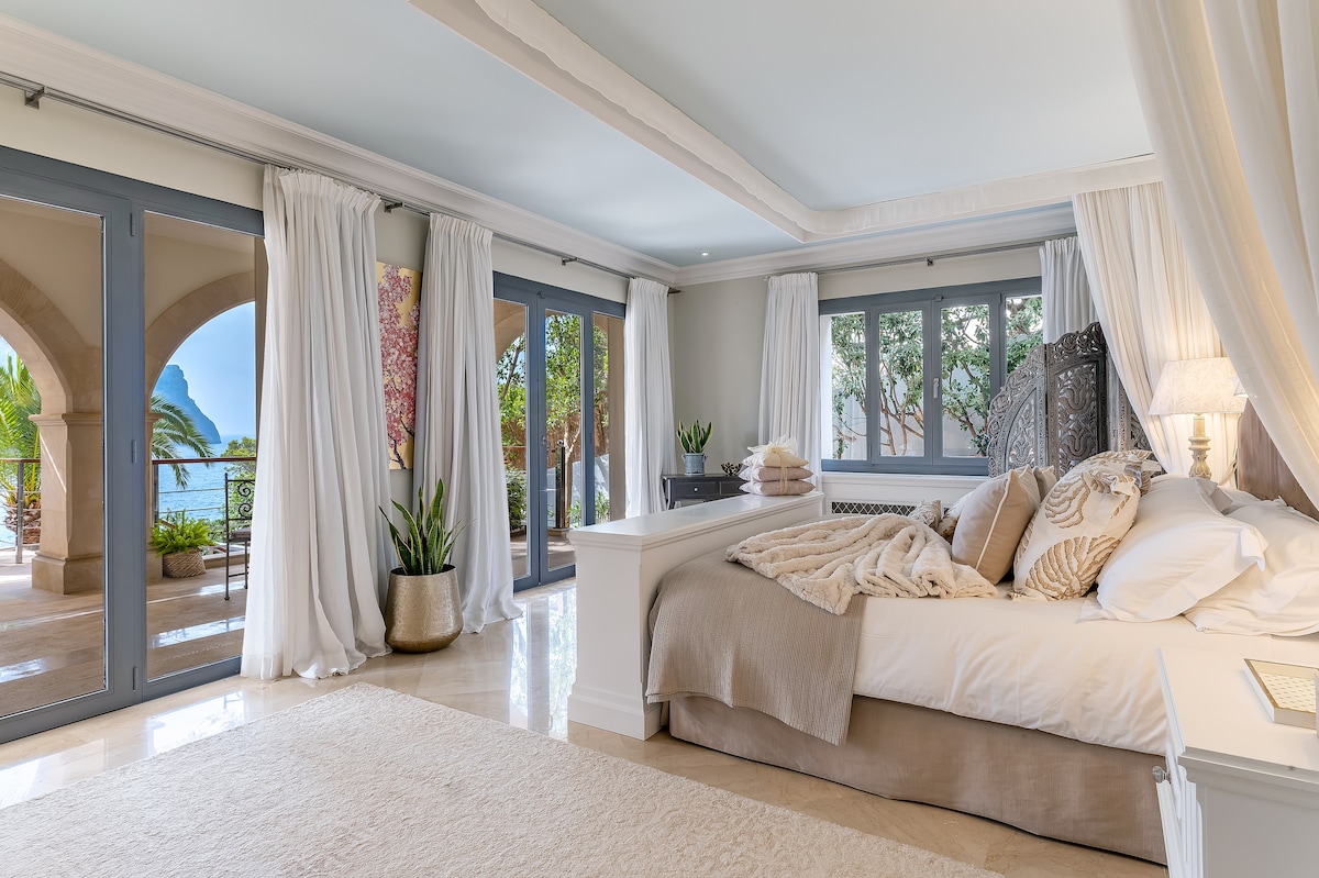 Villa Kerida - Luxury Waterfront Estate 2