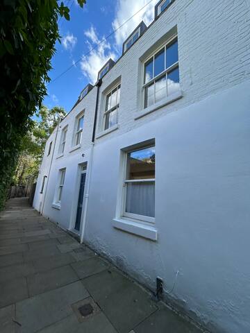 6 Double Bedroom House Hampstead Heath in Camden gallery image 2
