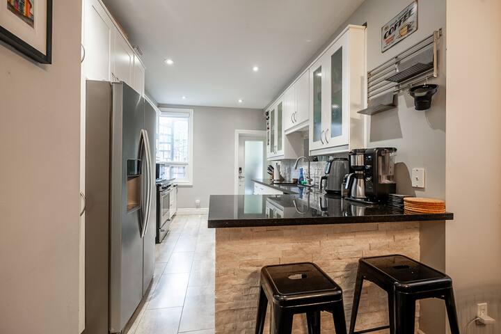 Wychwood Haven: Modern 3 bdrm gallery image 5