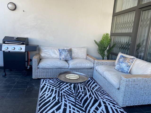 Stunning Mountain Views-Luxurious Apartment gallery image 2