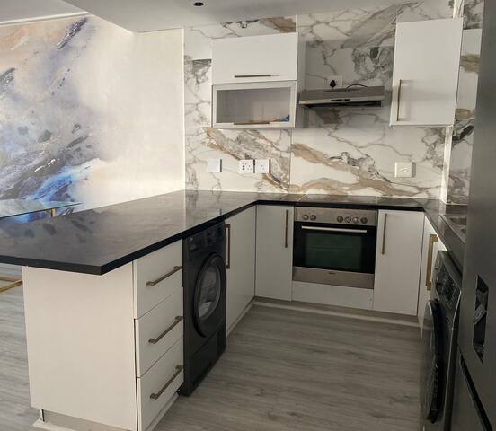 Stunning Mountain Views-Luxurious Apartment gallery image 3