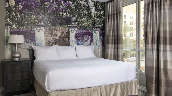 *Pictures are examples. We cannot guarantee unit layout or view, units are assigned at check in. *