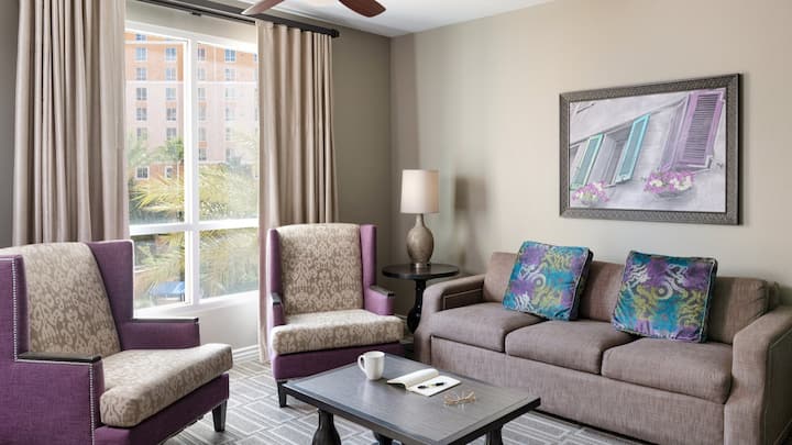 *Pictures are examples. We cannot guarantee unit layout or view, units are assigned at check in. *