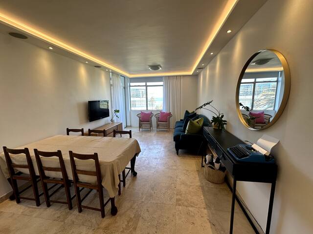 Vibrant Beachfront Getaway gallery image 5