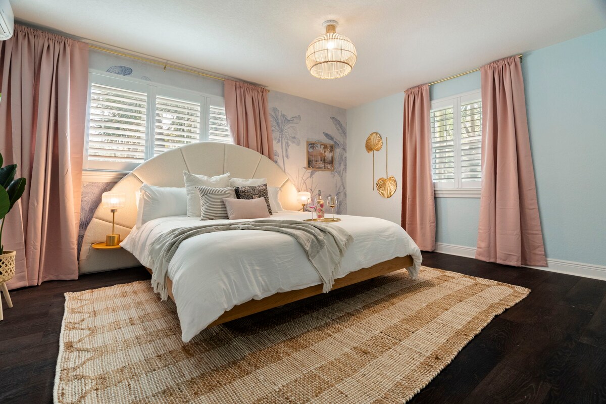 Primary King Bed located on 1st floor