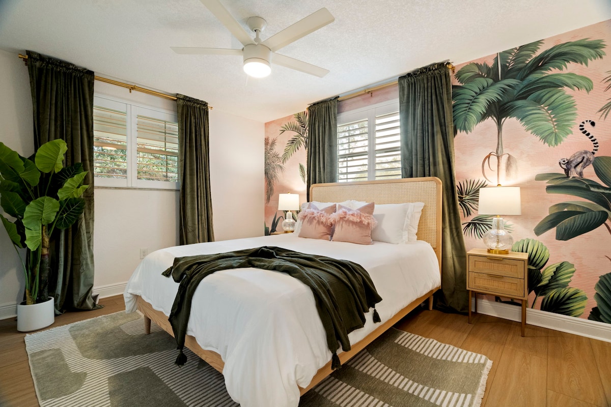 Queen Bedroom Located Upstairs