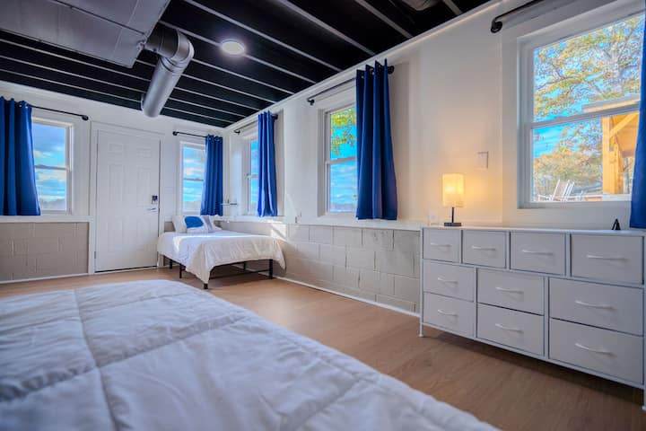 Ტბის ხედით ორსართულიანი ოთახი