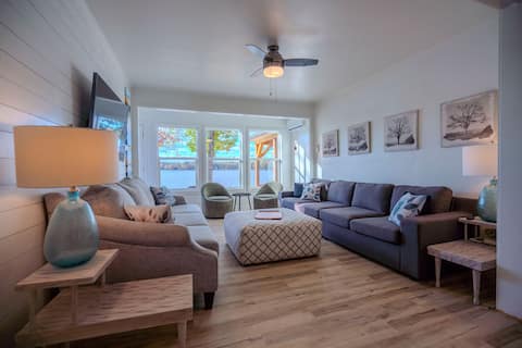 Top Airbnb: Sunset House Outdoor living, Dock, & View in Southmont