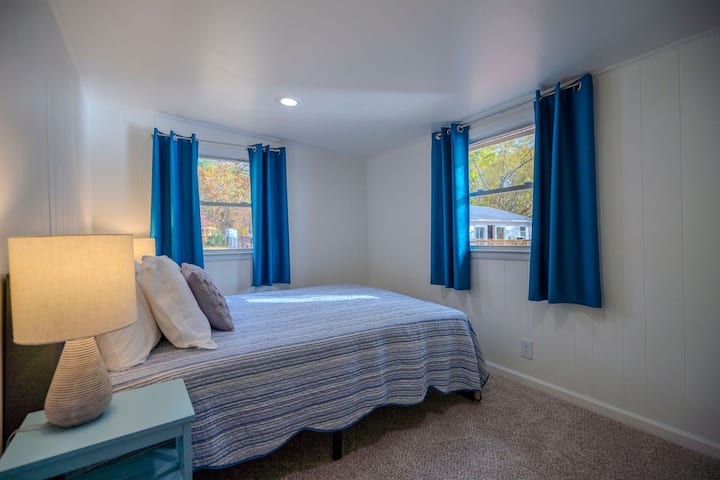 Საწოლი და ტბის ხედი 152 × 203 სმ