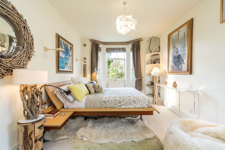 Stunning 3 bed design gem in Hampstead