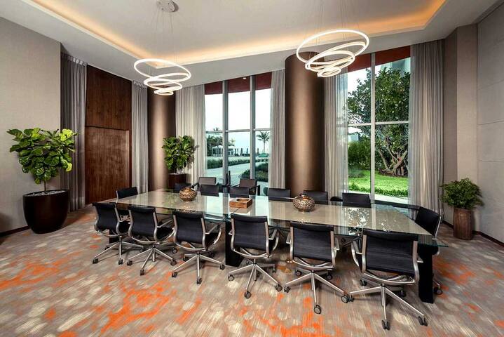 Prime Location Beachfront Condo gallery image 4