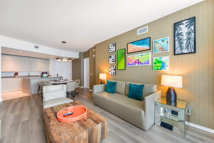 Prime Location Beachfront Condo - Sunny Isles Beach, FL