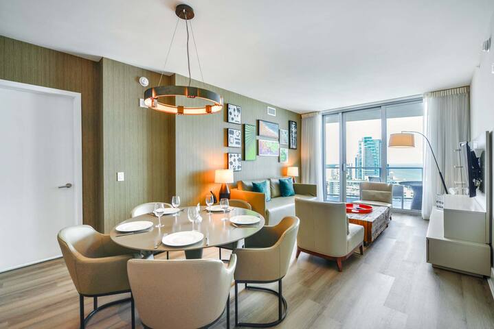 Prime Location Beachfront Condo gallery image 3