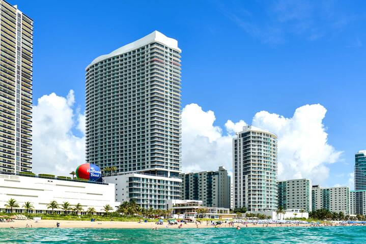 Prime Location Beachfront Condo gallery image 5