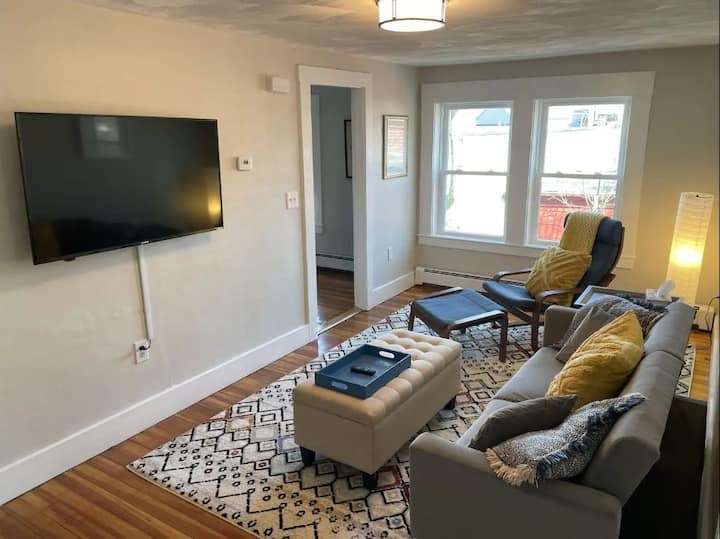 Small Town 3br In Heart Of Millis - Massachusetts