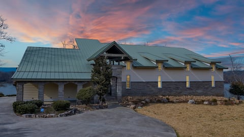 Luxury Waterfront Home 6000sq ft