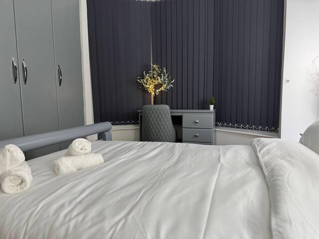 North London Spacious 7- Bedroom house gallery image 5