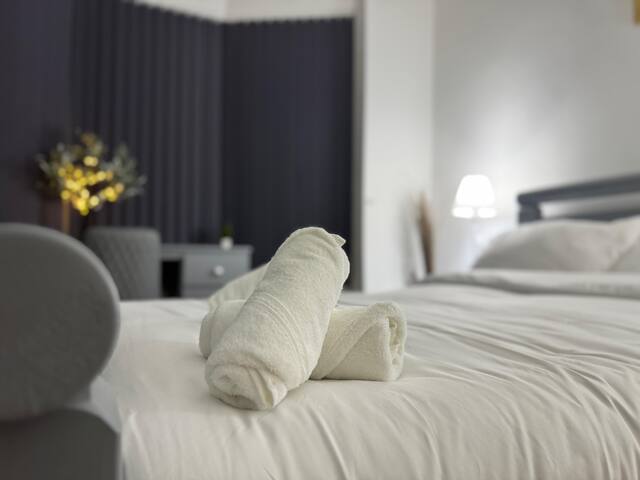 North London Spacious 7- Bedroom house gallery image 3