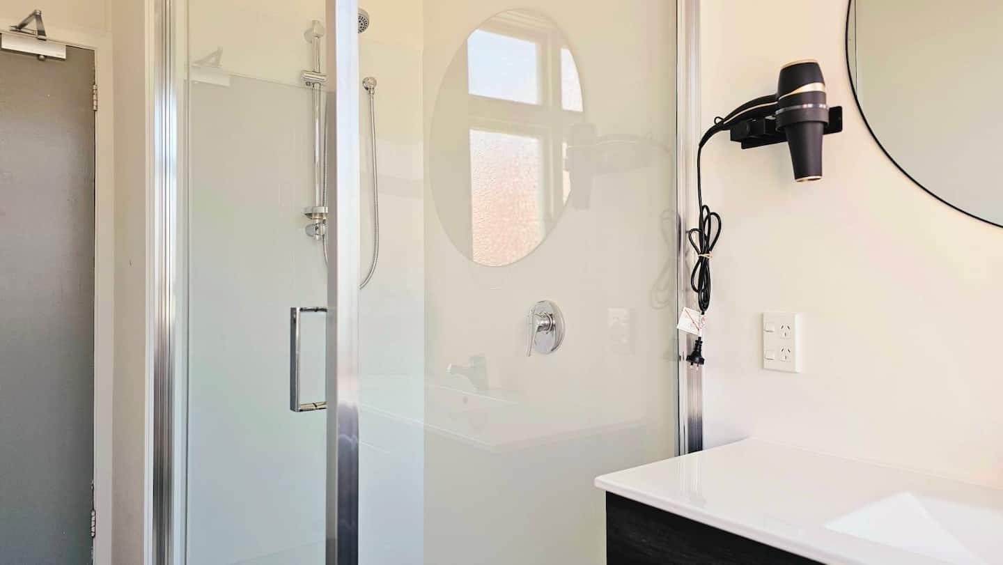 Tui Wing Queen Sharedbathroom 5