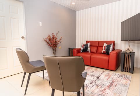 The Monarch - Ultra Modern 2Bdr Condo near Airport