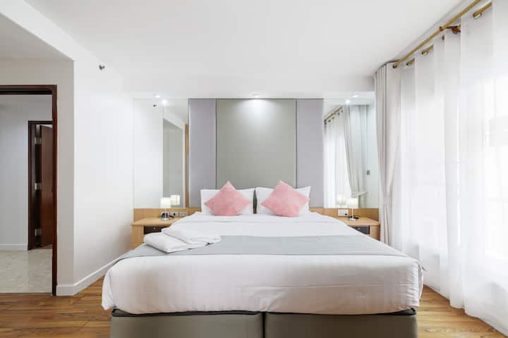 Втора спална соба со брачен кревет (или 2 единечни) и сопствена бања