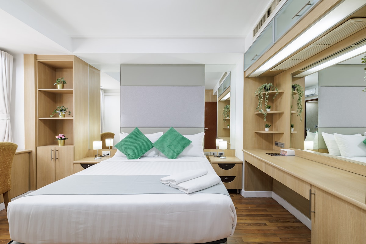 Tercer dormitorio con cama tamaño Queen y baño privado