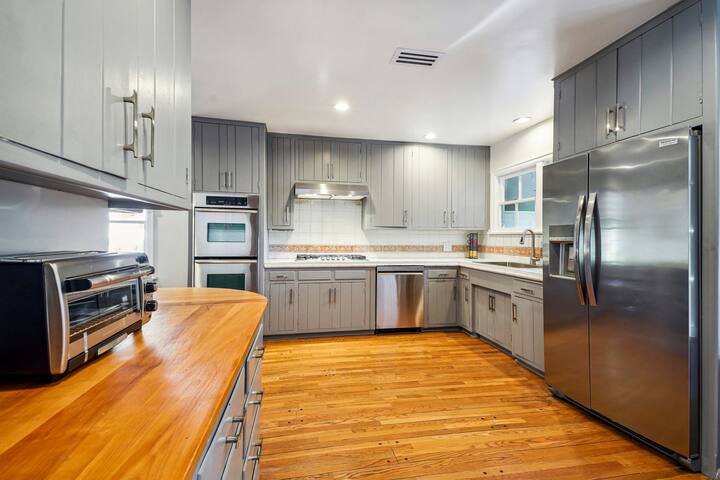 Luxury Bel Air Villa 3BD with pool gallery image 5