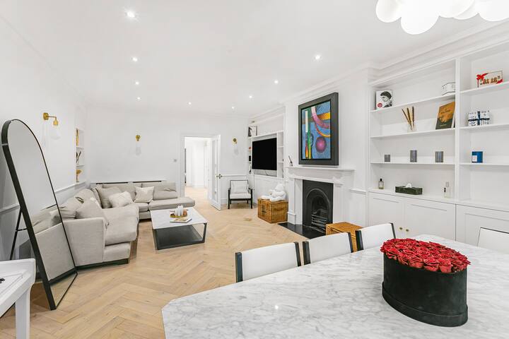 Knightsbridge 3-Bed | Next To Harrods with Patio gallery image 5