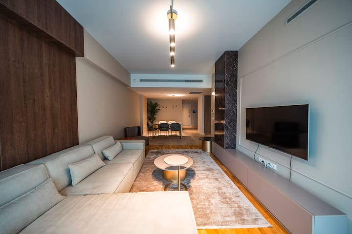 3BR Duplex,2 bathroom, walk to Taksim, parking Pja