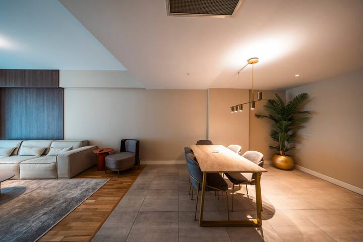 Lux 3 bedroom residance, pool gym parking sa1a27 gallery image 5