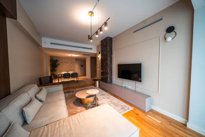 Lux 3 bedroom residance, pool gym parking sa1a27 gallery image 2