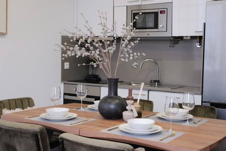 Downtown in Porto Premiu 3BR w/AC metro/train A/P gallery image 4