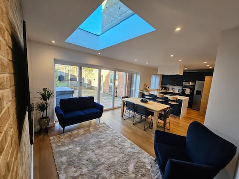 Sussex Home with Hot Tub