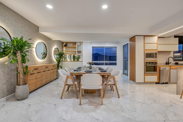 Opulent and Luxury 4 Bedroom