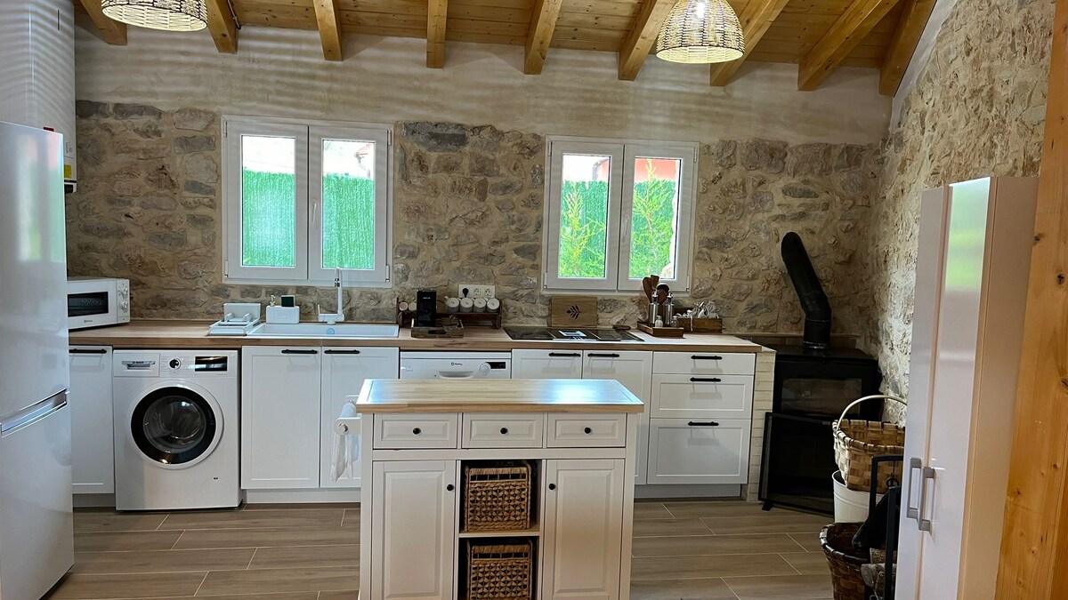 Exclusive Ribera del Duero - 75" TV, Netflix, and Wi-Fi 4