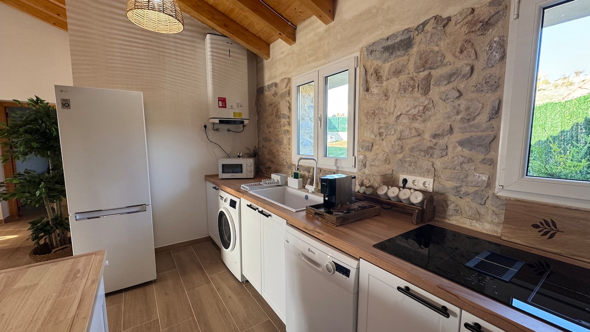 Exclusive Ribera del Duero - 75" TV, Netflix, and Wi-Fi 3